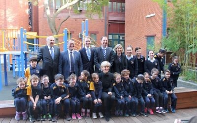 Julie Bishop (front) with Yavneh students, politicians and communal leaders she met while visiting the Jewish school last week.