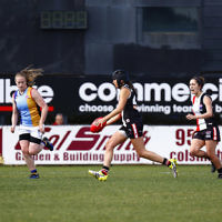 13-8-17. VAFA Women Preliminary Final. AJAX Jackettes were deferated by Old Mentonians 5-6-36 to 5-8-38. Toni Hamilton. Photo: Peter Haskin