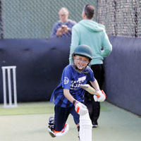 30-9-18. Legendary Jewish batsman Michael Klinger visited Maccabi Junior cricket training at Caulfield Park. Photo: Peter Haskin