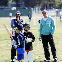 30-9-18. Legendary Jewish batsman Michael Klinger visited Maccabi Junior cricket training at Caulfield Park. Photo: Peter Haskin