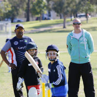 30-9-18. Legendary Jewish batsman Michael Klinger visited Maccabi Junior cricket training at Caulfield Park. Photo: Peter Haskin