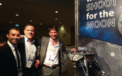David Shteinman (centre) with mission analysts Adam Michaels and Adam
Greene and a mock-up of Beresheet.