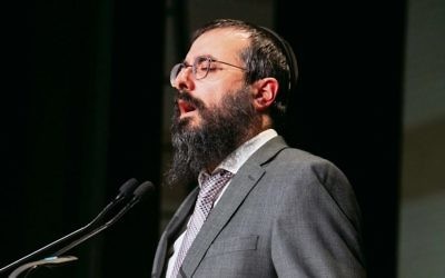 Central Synagogue chazan Rabbi Yehuda Niasoff at last week’s Yom Hazikaron service.
Photo: Nadine Saacks