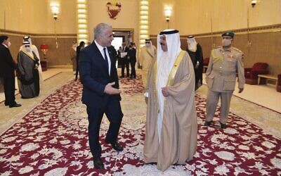 Yair Lapid meets with King Hamad bin Isa Al Khalifa last Thursday. 
Photo: Shlomi Amsallem/GPO