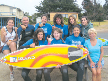  Netballers (from left, back) Lynn Blecher, Michael Ritterman, Nat Ritterman, Tal Silbermann, Elise Kausman, Lainie Bejer (front) Nat Mizrachi, Jackie Nemy, Lisa Paneth, Irene Wright.