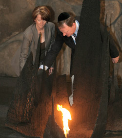   Deputy Preime Minister Julia Gillard and former Liberal treasurer Peter Costello at Yad Vashem on June 23.