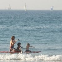 Just like summer … the scene on Tel Aviv’s beach on January 10 as Israelis enjoy an unseasonal heat wave. Photo: Isranet. Just like summer … the scene on Tel Aviv’s beach on January 10 as Israelis enjoy an unseasonal heat wave. Photo: Isranet.