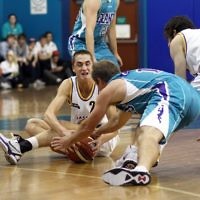 26-3-11. Maccabi Warriors Basketball vs Coburg.  Benji Tamir fighting for possesion.  Photo: Peter Haskin