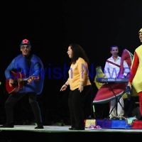 2-12-11. Tammy Cohen on stage with the Wiggles at the Flemington Racecourse in Melbourne singing "Fruit Salad" having won a competition to be the 5th Wiggle. Photo: Peter Haskin 2-12-11. Tammy Cohen on stage with the Wiggles at the Flemington Racecourse in Melbourne singing "Fruit Salad" having won a competition to be the 5th Wiggle. Photo: Peter Haskin