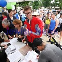 4-12-11. Jewish Aid Australia held there Run for Change day around Melbourne's Botanical Gardens to raise money for creating social change. Photo: Peter Haskin