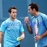 Maccabi Tennis pennent . 26-5-12. Paul Arber (left), Asaf Nagar. . Photo: Peter Haskin