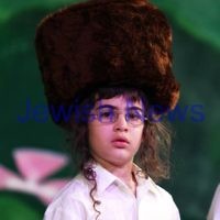 Sholem Aleichem College. "Fiddler On The Roof". Phoenix Theatre. Photo: Peter Haskin Sholem Aleichem College. "Fiddler On The Roof". Phoenix Theatre. Photo: Peter Haskin