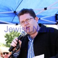 18-11-12. Solidarity rally for Israel. More than 1200 people rallied to show their support for Israel at Princes Park, Caulfield. Scott Ryan. Photo: Peter Haskin