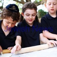 8-4-14. The King David School. Year 2 students making matza. Photo: Peter Haskin 8-4-14. The King David School. Year 2 students making matza. Photo: Peter Haskin