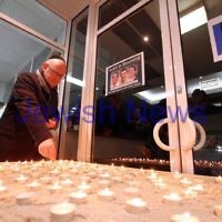 1-7-14. Memorial service at Beth Weizmann for the murdered Israeli teenagers Naftali Frenkel, Gilad Shaar and Eyal Yifrach. David Marlow, JCCV,  lighting a candle. Photo: Peter Haskin