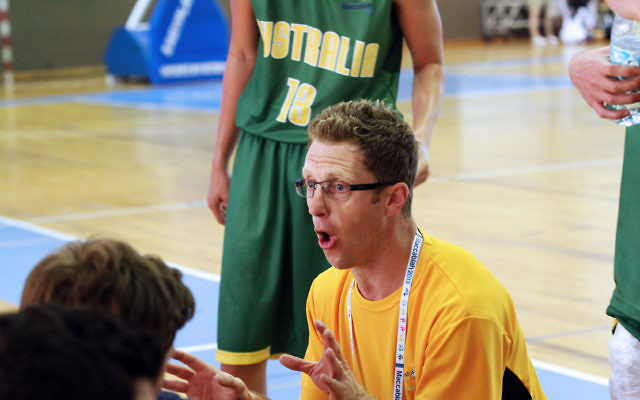 Daniel Sherr coaching at Maccabiah 2013. Photo: Peter Haskin