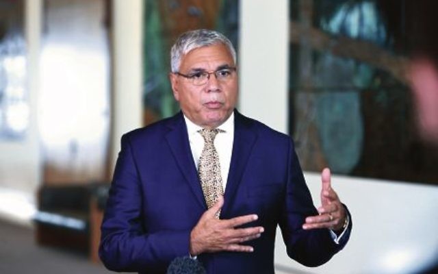 Warren Mundine has condemned a proposal to ban Labor MPs visiting Israel on subisdised trips.