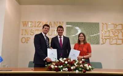 Mike Baird (centre) with Professor Christopher Goodnow, deputy director at the Garvan Institute of Medical Research and Professor Michal Neeman, vice president of the Weizmann Institute. Photo: The Weizmann Institute