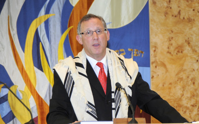 Senior rabbi Garry Robuck, who gave his last Rosh Hashanah sermon at NSTE.