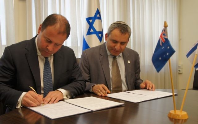 Josh Frydenberg and Ze’ev Elkin sign a joint declaration of intent on environmental cooperation.