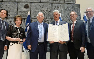 Jack Smorgon (holding the book) with President Reuven Rivlin and Keren Hayesod leaders.