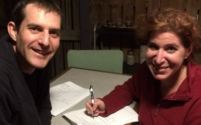 BKS president Matthew Goldman and BPJC (Beit Or) president Hila Jacobi sign a memorandum of understanding leading to the merger between the two congregations.