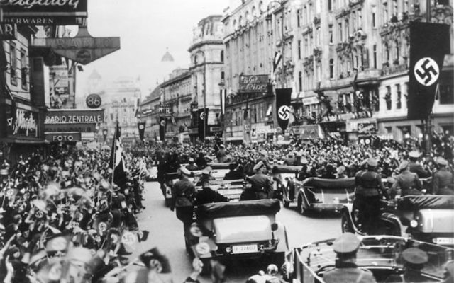 Cheering crowds welcoming German forces into Vienna in March 1938. Photo: Bundesarchiv