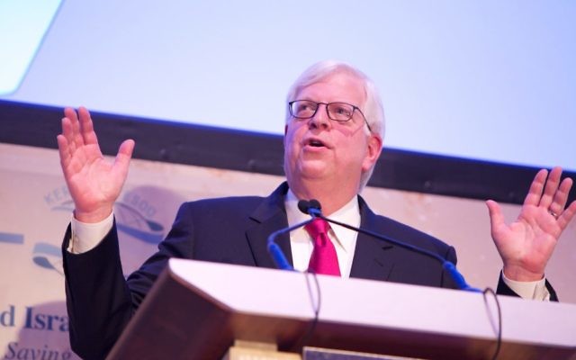 Dennis Prager speaking at a UIA event in 2012.