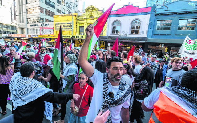 The pro-Palestinian demonstration in Melbourne. Photo: AAP Image/Luis Ascui