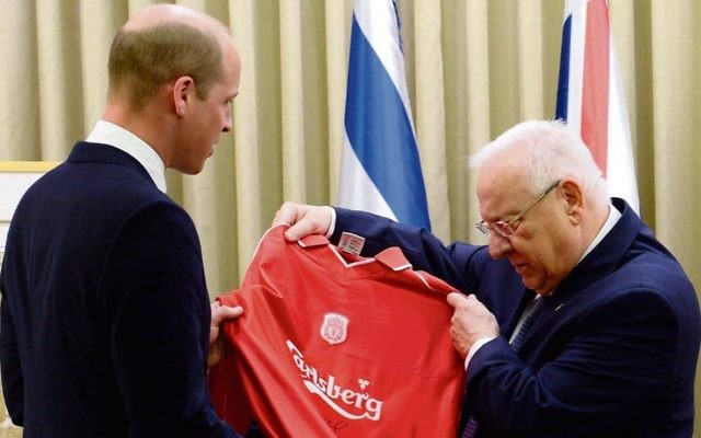 Prince WIlliam presenting Reuven Rivlin with a Liverpool FC shirt. Photo: Mark Neiman/GPO