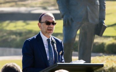 Rabbi Ralph Genende speaking at the unveiling of the new statue of General Sir John Monash. Photo: Fiona Silsby