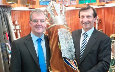 Ron Hoenig MP pictured with then NSW Labor leader Michael Daley at Maroubra Synagogue in 2018.