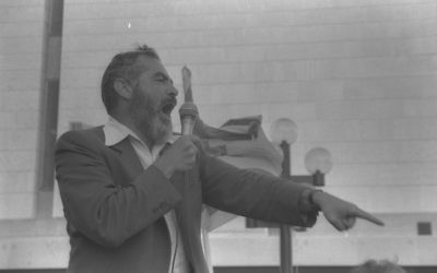 Meir Kahane addresses his followers during a demonstration in Jerusalem in 1984.
Photo: Nati Harnik/GPO