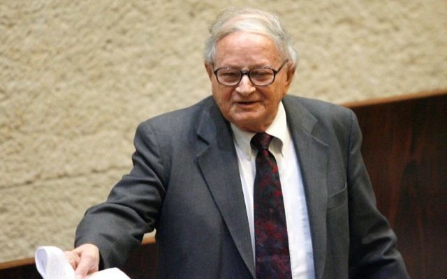 Rafi Eitan speaks in the Knesset plenum in 2008. (Michal Fattal/Flash90)