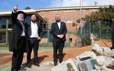 From left: Rabbi Yehoram Ulman,
Rabbi Mendy Ulman and Rabbi Eli
Schlanger on site.
Photos: Shane Desiatnik