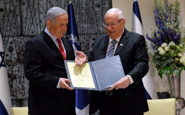 Israeli President Reuven Rivlin, right, tasks Benjamin Netanyahu with forming a government in Jerusalem, April 17, 2019. (Haim Zach/GPO)