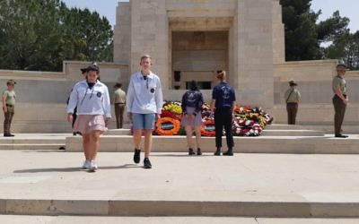 Australian Jewish youth movement delegates laid wreaths during the Anzac
Day ceremony.