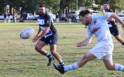 Maccabi’s Dylan Jacobson gets a kick away against the Sydney Convicts at
Lyne Park last Saturday. Photo: Tim Wilson