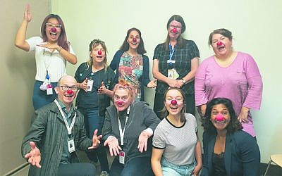 David Symons (bottom left), Shoshi Ofir (top, third from left) and the RCH’s
Victorian Paediatric Medical Service director Dr Anne Smith (top, second
from right) together with the RCH trainee clown doctors of the Humour
Foundation and Dream Doctors pilot program.