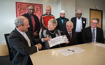 Vic Alhadeff (left) presents a cheque to Christchurch mayor Lianne Dalziel
flanked by Jewish and Muslim community leaders. Photo: Neil Macbeth