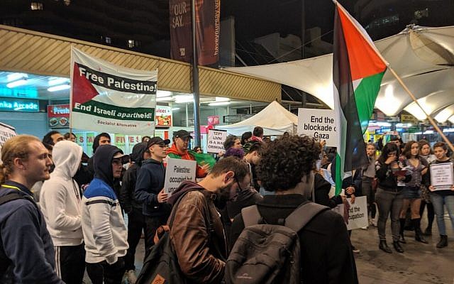The protesters in Bondi Junction on Wednesday night. Photo: Palestine Action Group Sydney