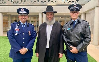 From left: Chief Inspector Matt
Scott, Rabbi Mendel Kastel and
Constable Peter Woodward.