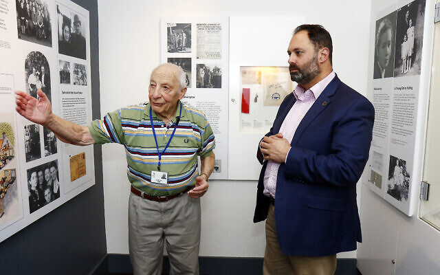 Shoah survivor and JHC guide Joe De Haan with former politician Philip
Dalidakis. Photo: Peter Haskin