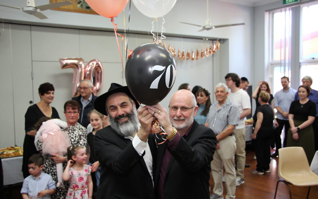 Rabbi Roni Cohavi (left) and Parramatta
Synagogue president Michael Morris at the
shule’s 70th anniversary celebration.