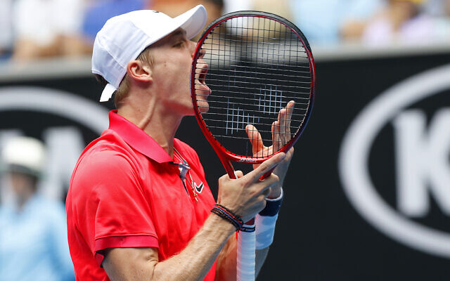 Denis Shapovalov shows his frustration during his first-round loss on Monday. Photo: Peter Haskin