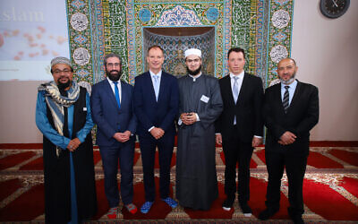 From left: Mohamed Mohideen, Rabbi Yaakov Glasman, David Southwick,
Imam Abdurrahman Zyka, Dvir Abramovich, and president of the Australian
Federation of Islamic Councils Dr Rateb Jneid at the Lysterfield Mosque.
Photo: Peter Haskin
