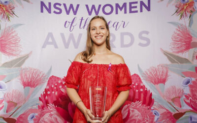 Sydney's Hannah Beder with her award.