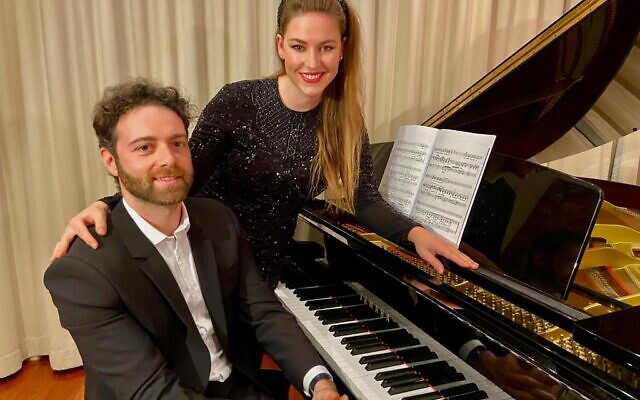 Husband-wife musical duo Vladimir Fanshil and Eleanor Lyons.