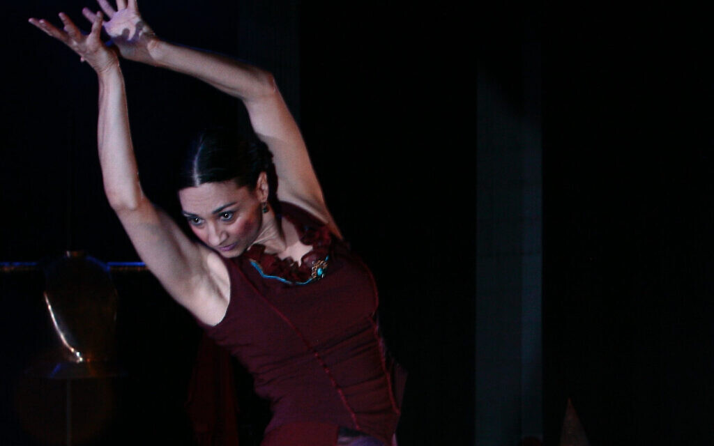 Annalouise Paul performs in her
production of Isabel.
Photo: Shane Rozario Photography