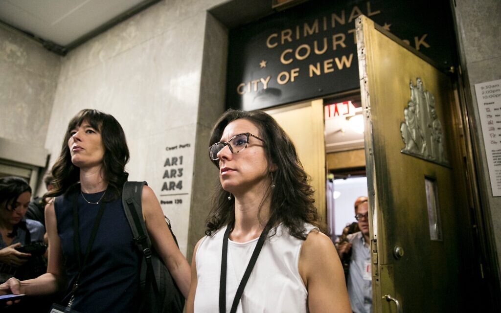 Jodi Kantor (right) and Megan Twohey leave the arraignment of Harvey Weinstein after he
turned himself in on rape charges in  2018. Photo: Sam Hodgson/The New York Times